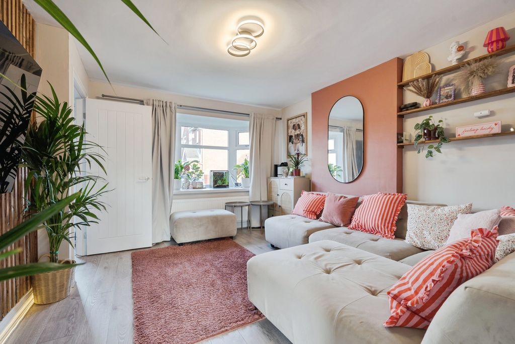 Property photo 2 of 18 Pbox-Img.Jpg