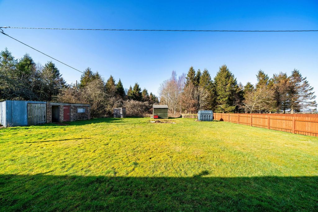 Property photo 2 of 11 Garden