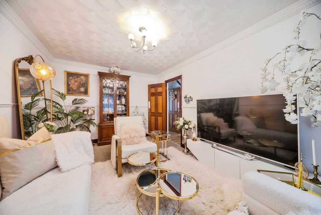 Property photo 3 of 16 Pbox-Img.Jpg