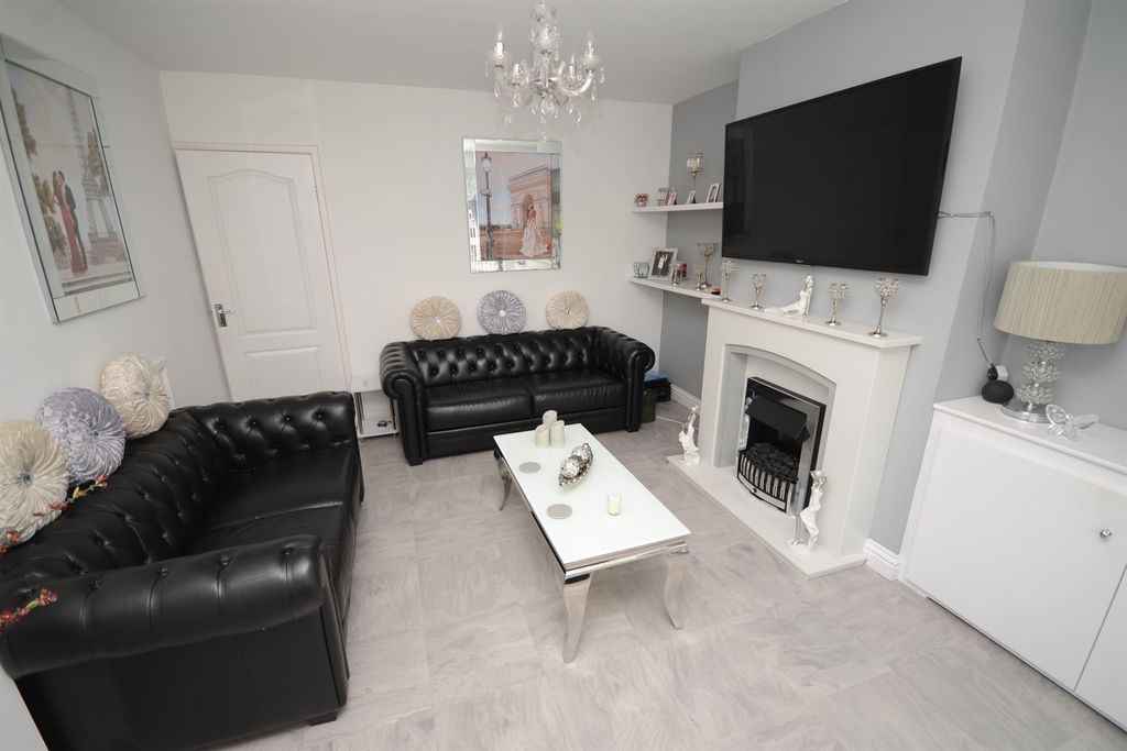 Property photo 3 of 10 Lounge