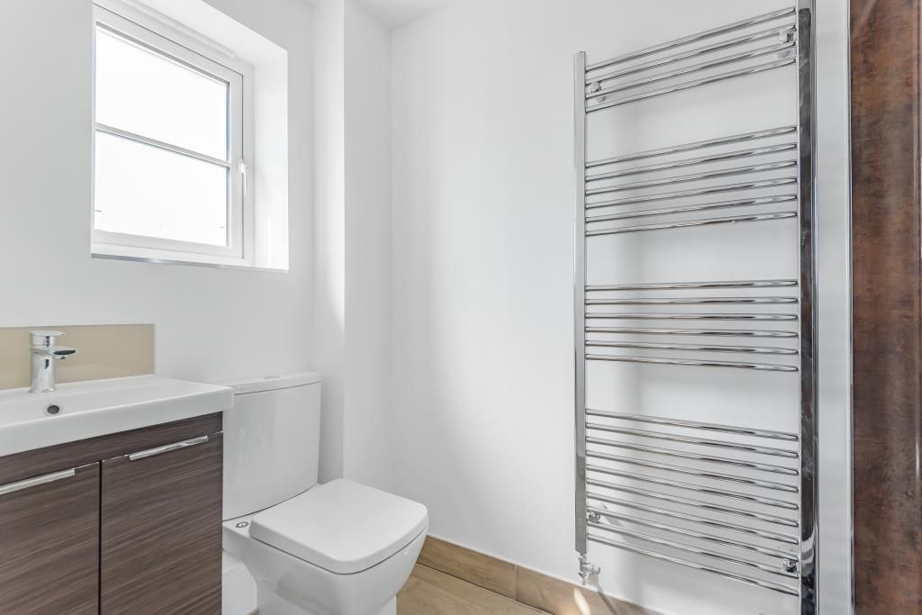 Property photo 3 of 10 Bathroom