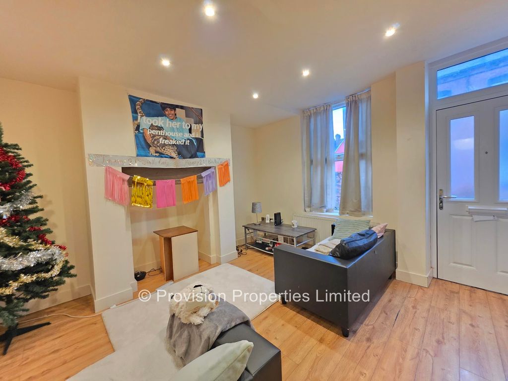 Property photo 3 of 12 Photo