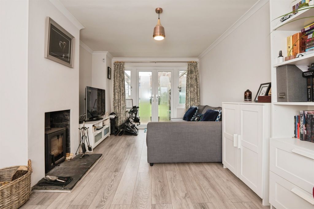 Property photo 2 of 19