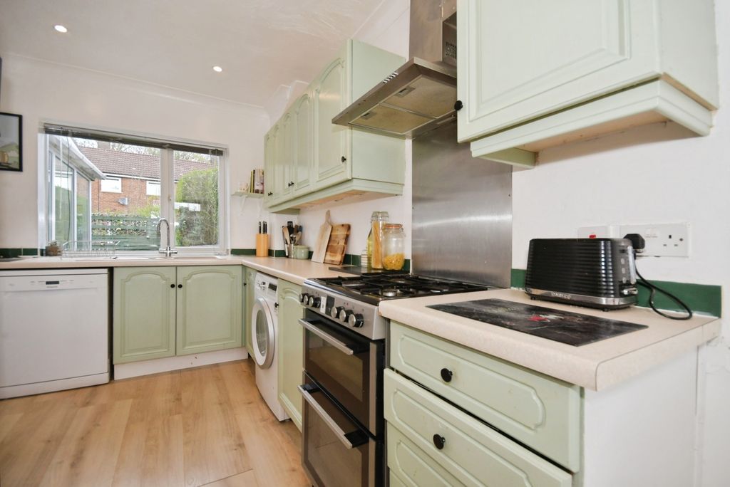 Property photo 3 of 17 Kitchen