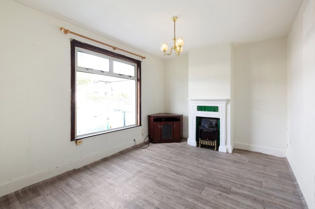 Property photo 3 of 11 Picture No. 08