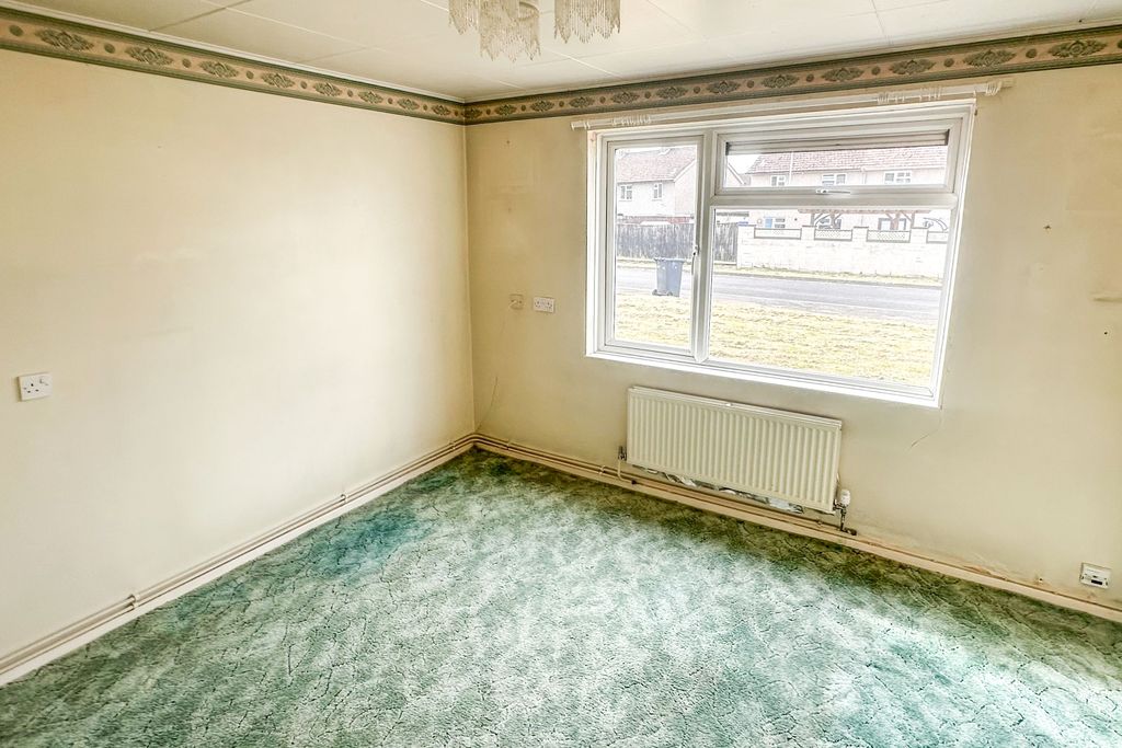 Property photo 2 of 10 Flat 120 Greenway Lane, Chippenham, Wiltshire, Sn15 1Aq