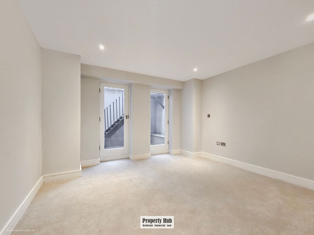 Property photo 2 of 7 Flat 1 (1)