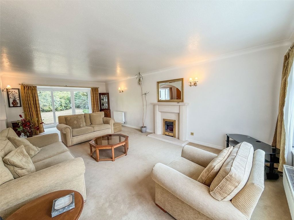 Property photo 2 of 12 Lounge