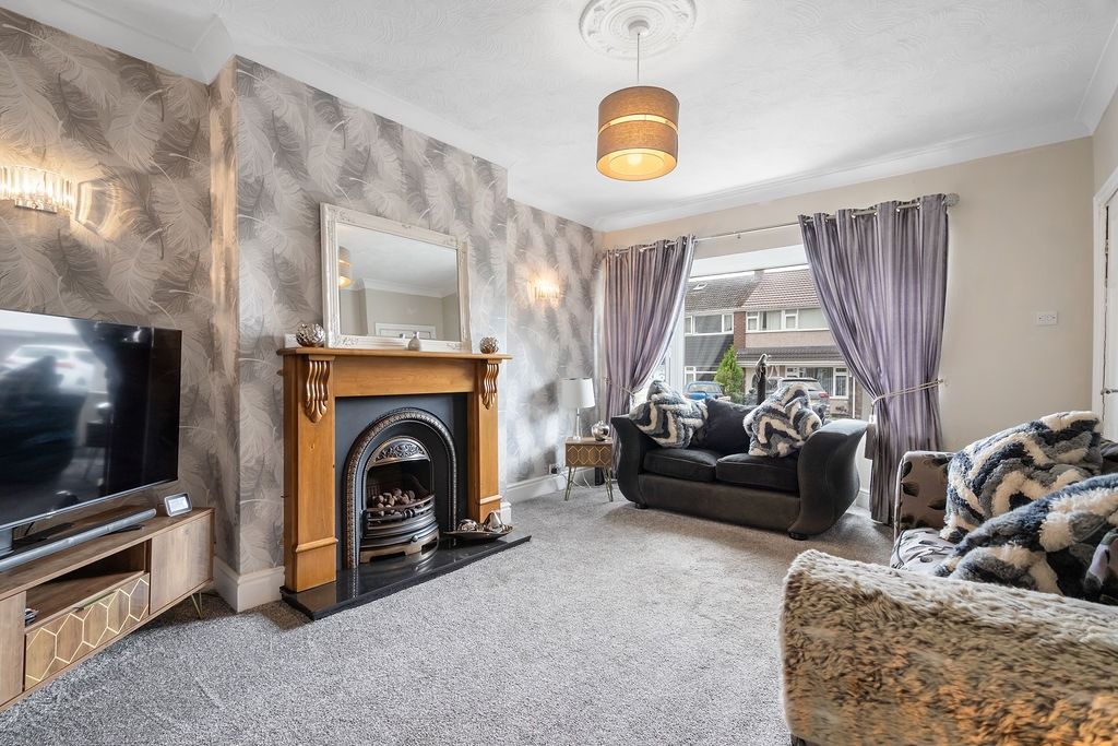 Property photo 2 of 18 4348134