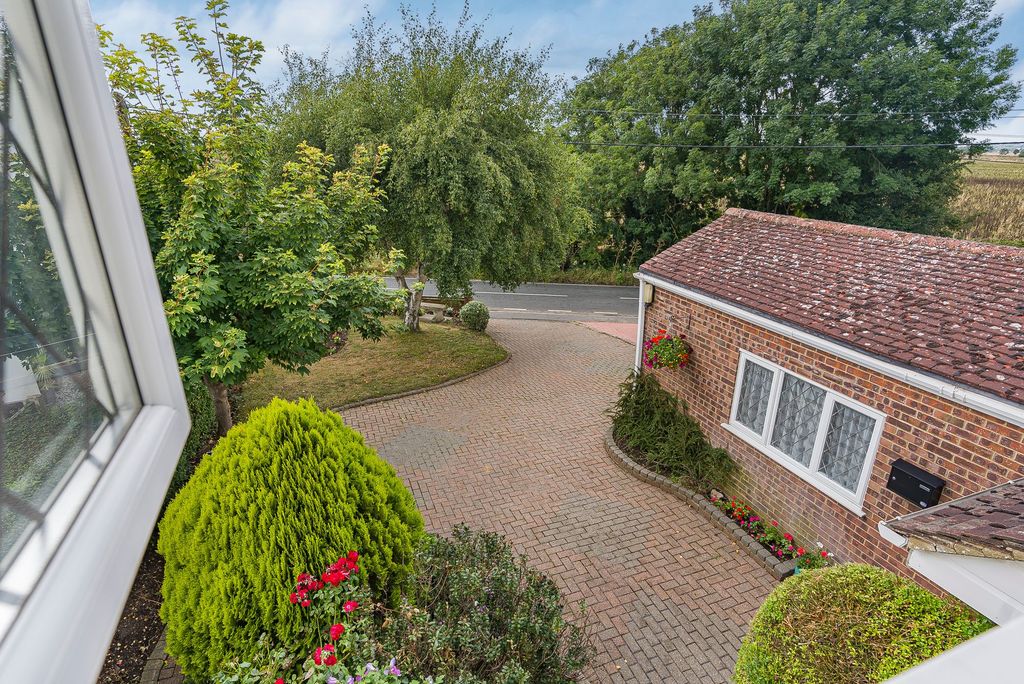 Property photo 2 of 35