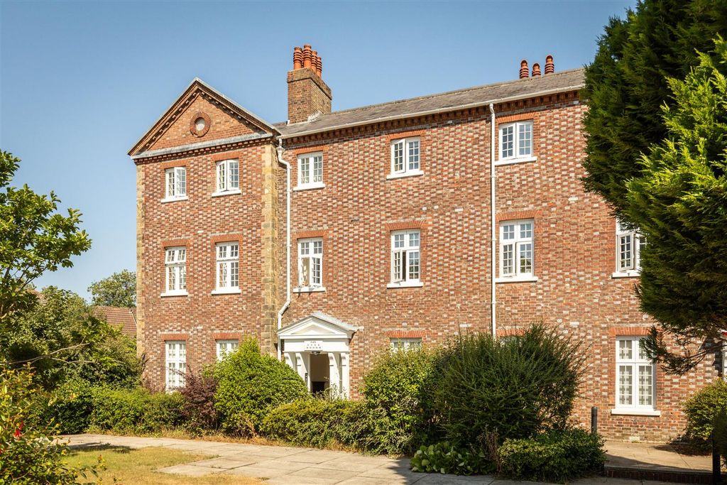 Property photo 1 of 11 6 Chaplefields-11.Jpg