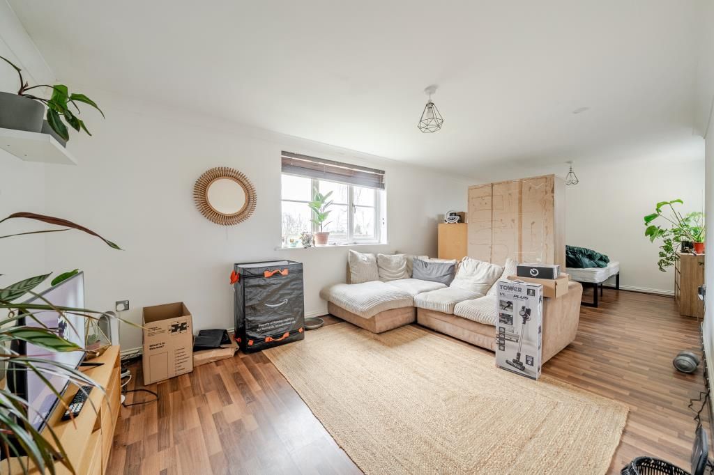 Property photo 3 of 9 Lounge