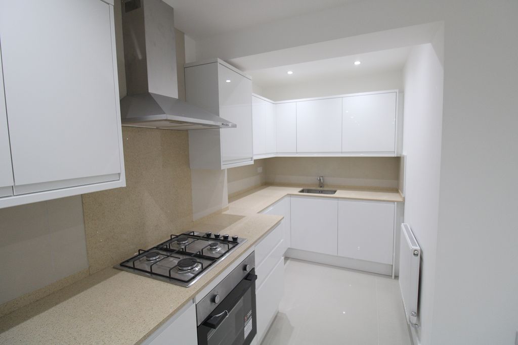 Property photo 2 of 10 Kitchen