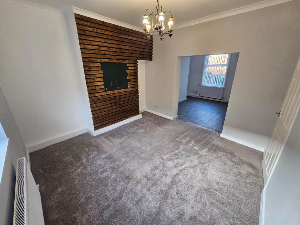 Property photo 3 of 10 Lounge