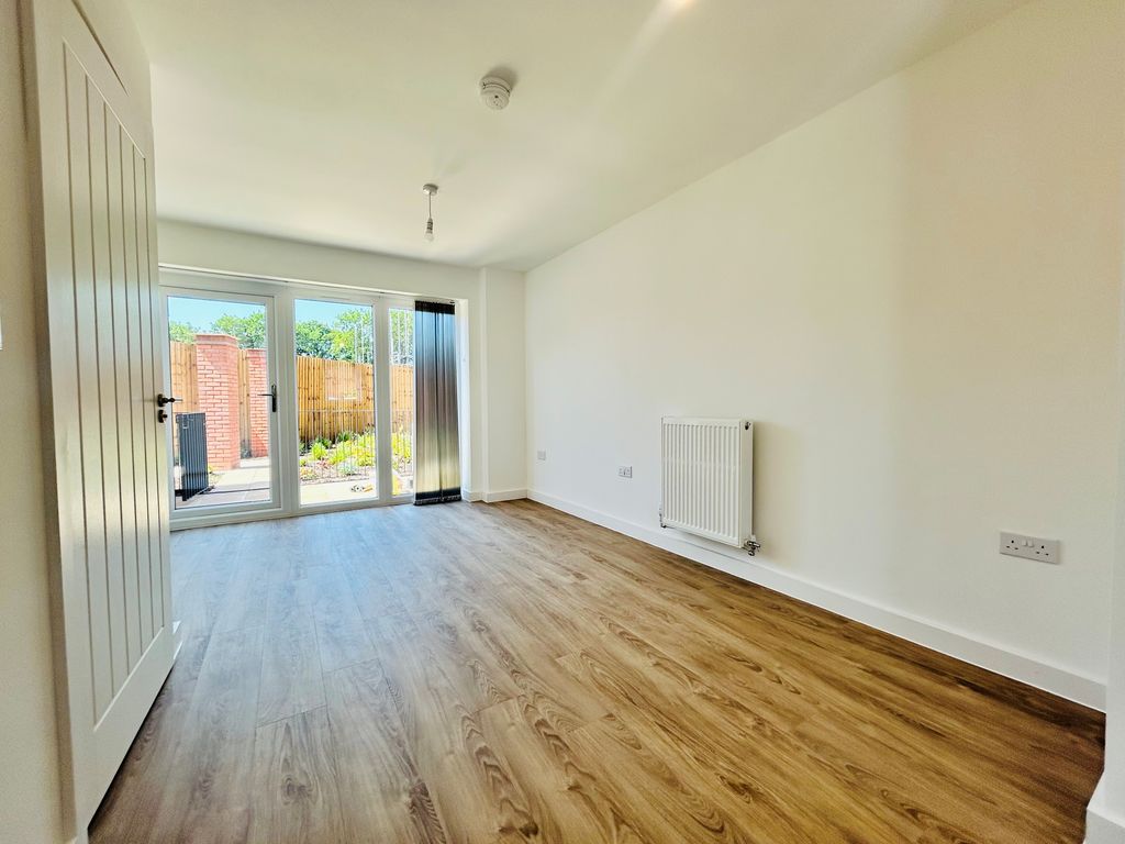 Property photo 3 of 7 Living Room