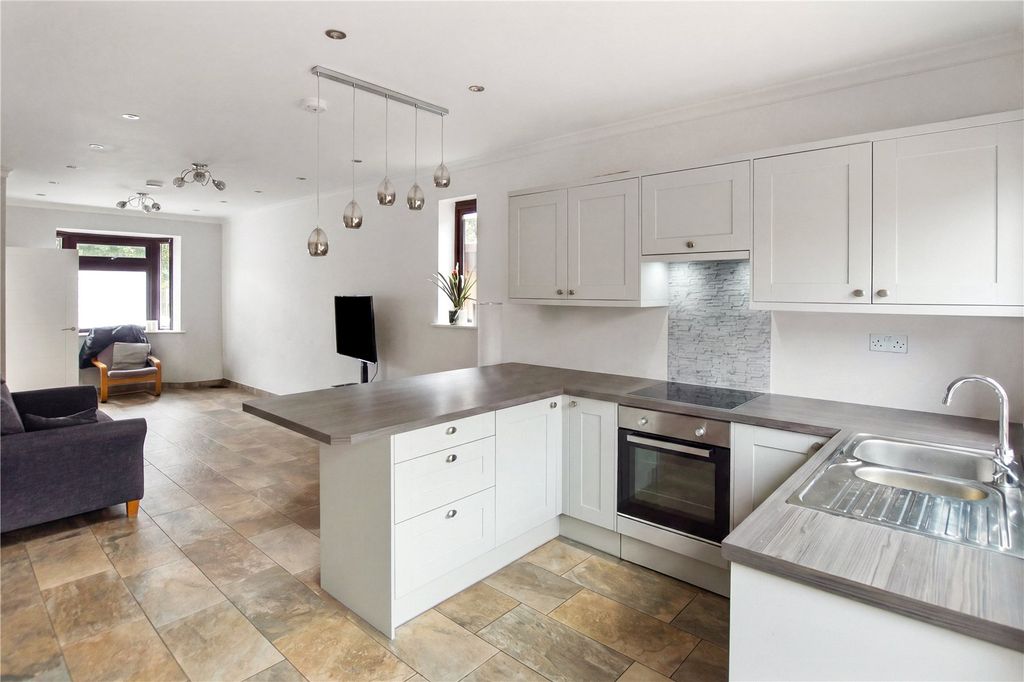 Property photo 3 of 10 Kitchen