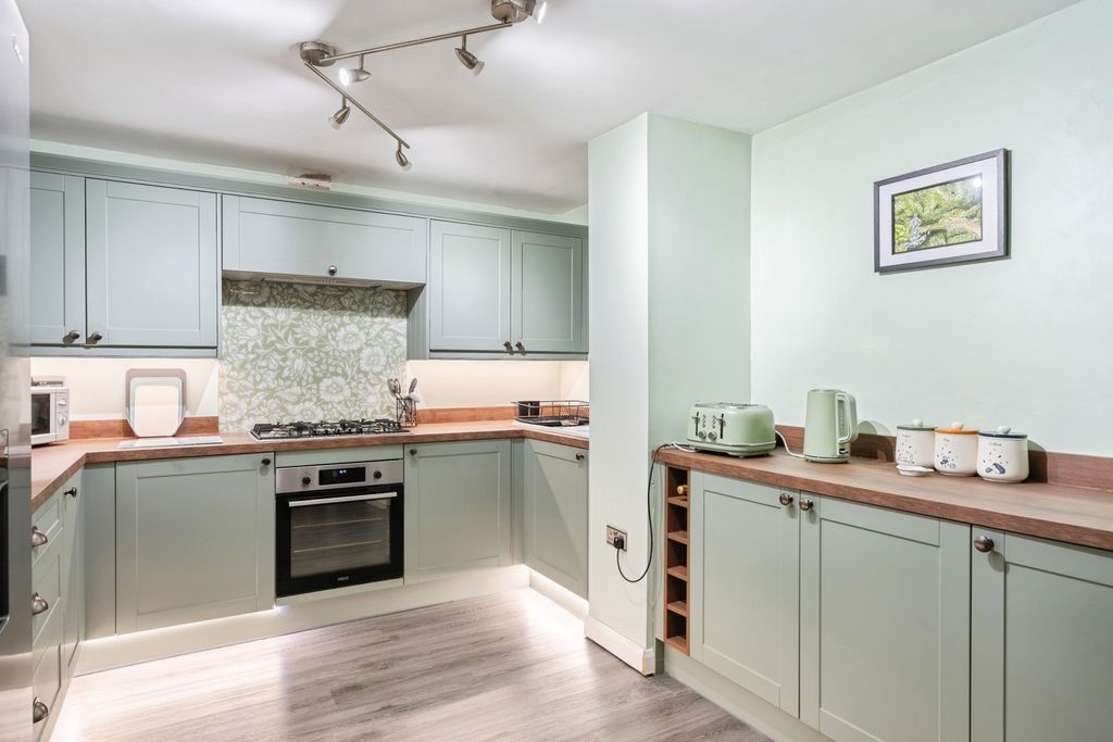 Property photo 3 of 20 Kitchen