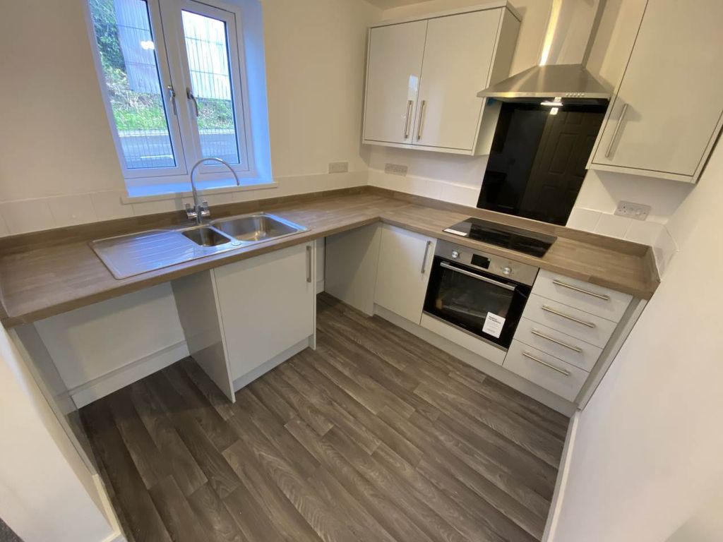 Property photo 2 of 8 Kitchen