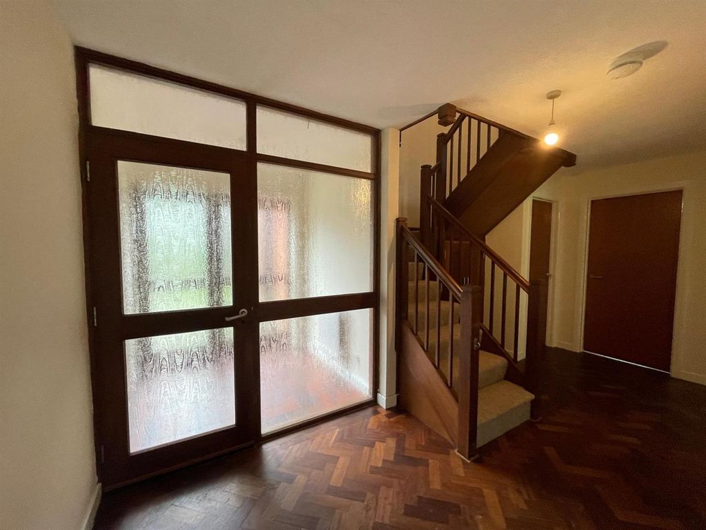 Property photo 2 of 14 Hallway