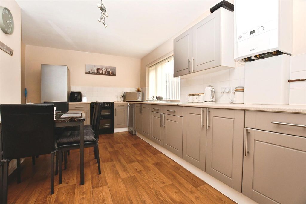 Property photo 2 of 19 Dining Kitchen