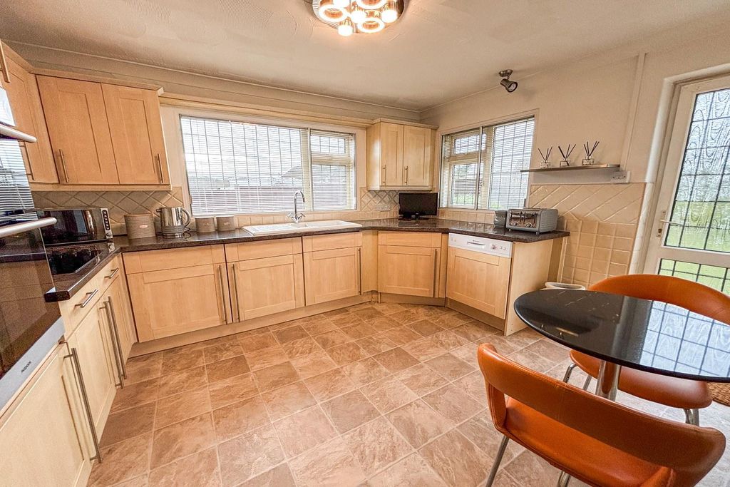 Property photo 3 of 14 Tlc_78E3B009-Ad3A-469c-Bc74-6Dd5c4B05852_4200A2B.J