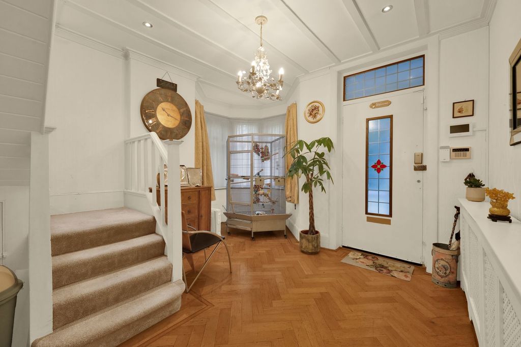 Property photo 3 of 43