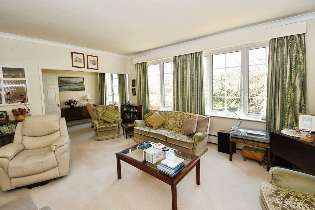 Property photo 3 of 34