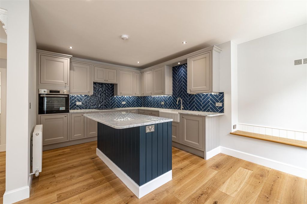 Property photo 2 of 20 14 Woodmarket Kelso 015.Jpg
