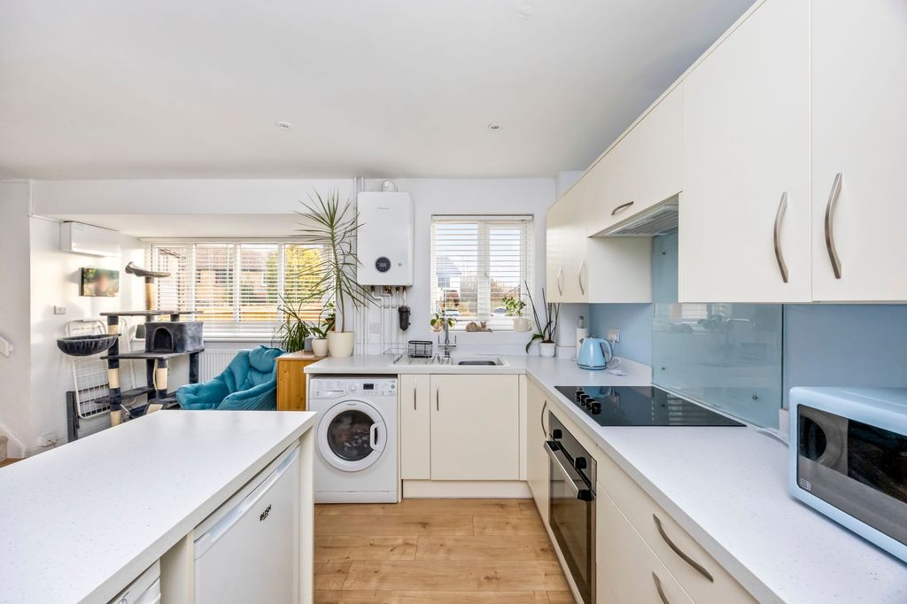 Property photo 2 of 21