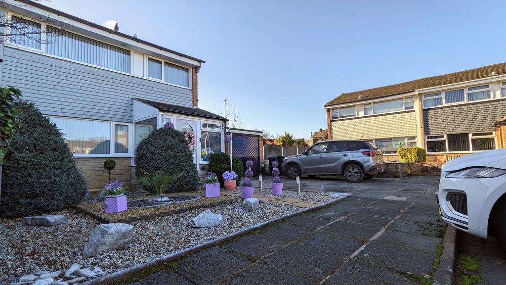 Property photo 2 of 27