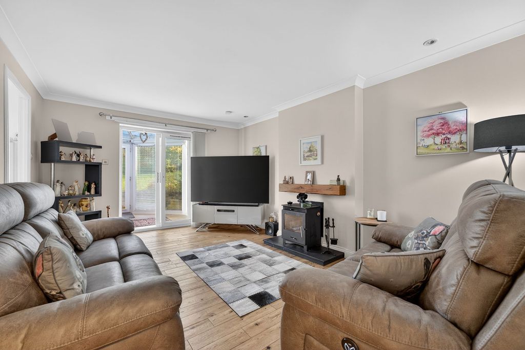 Property photo 2 of 26