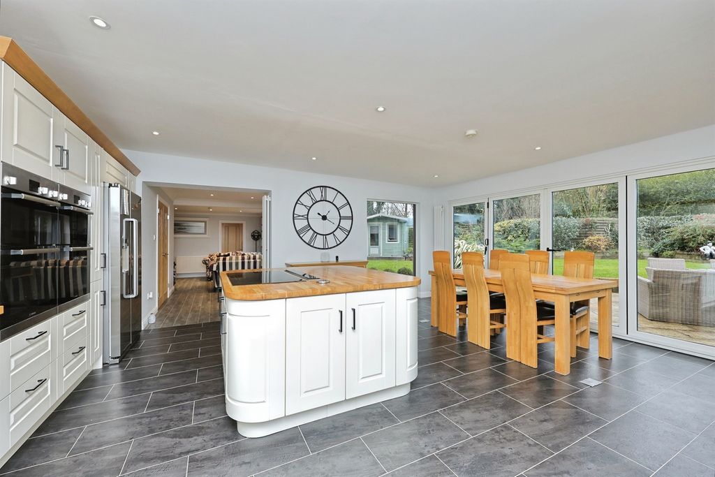 Property photo 2 of 23