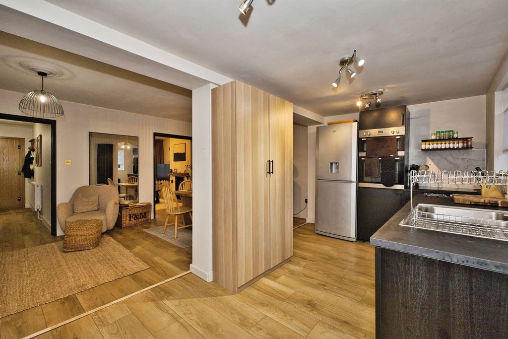 Property photo 3 of 21