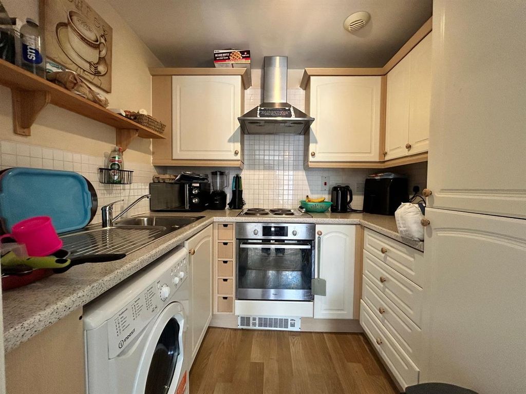 Property photo 1 of 9 Kitchen
