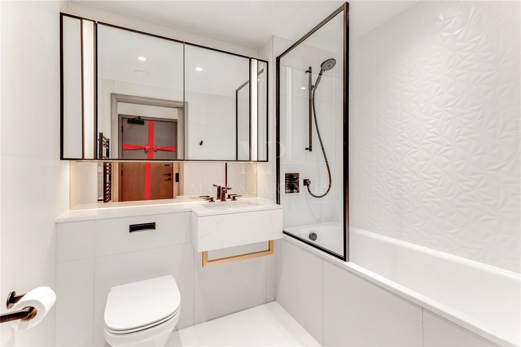 Property photo 2 of 8 Picture No. 24