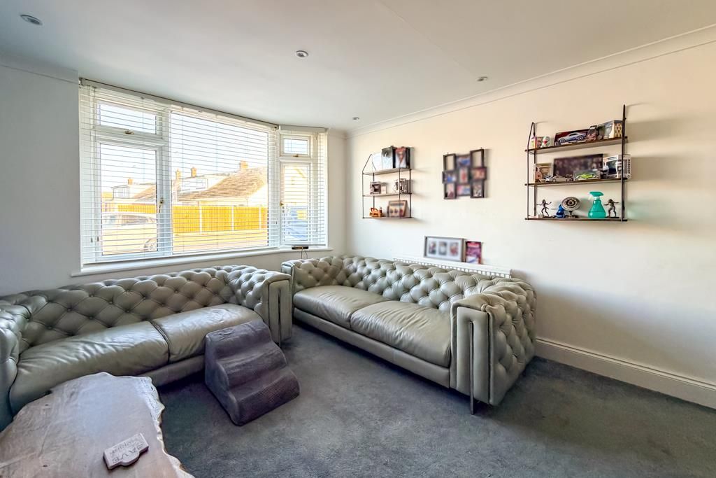 Property photo 3 of 21 Lounge