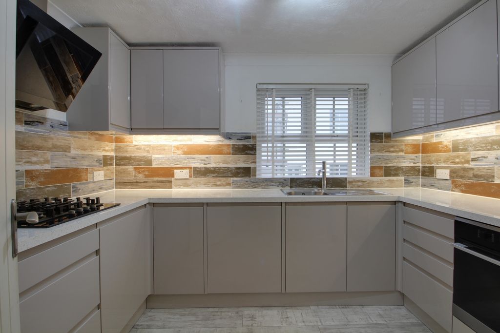 Property photo 3 of 13 Kitchen