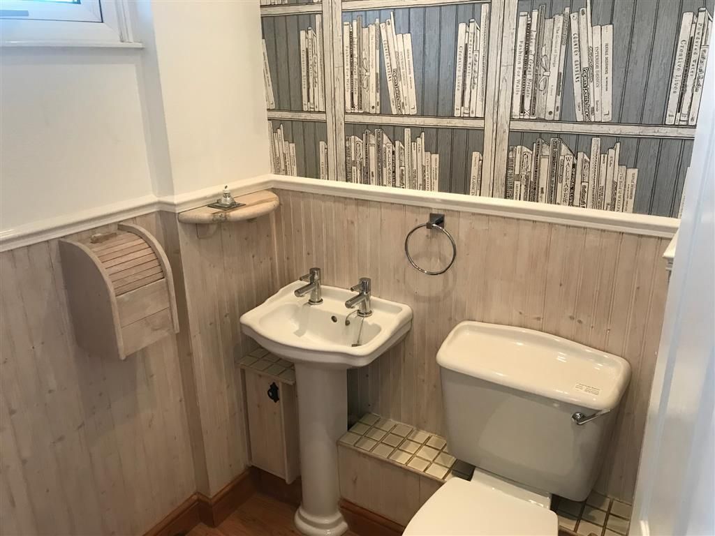 Property photo 3 of 7 Cloakroom/wc