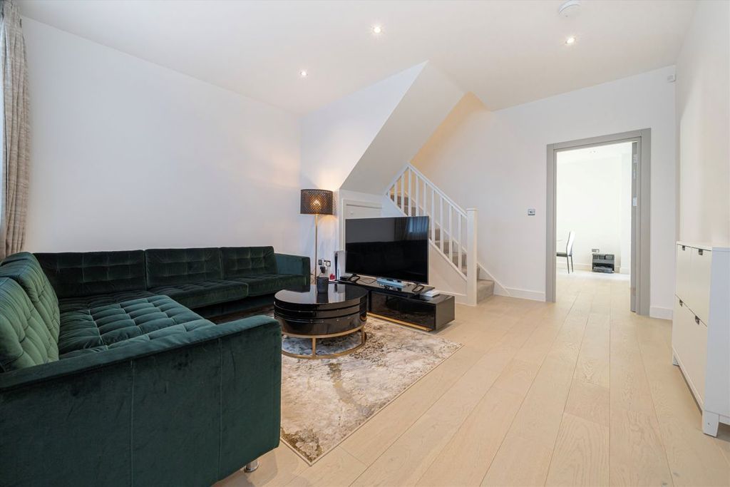 Property photo 3 of 7