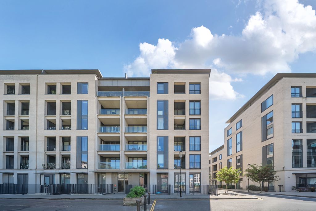 Property photo 2 of 19 3