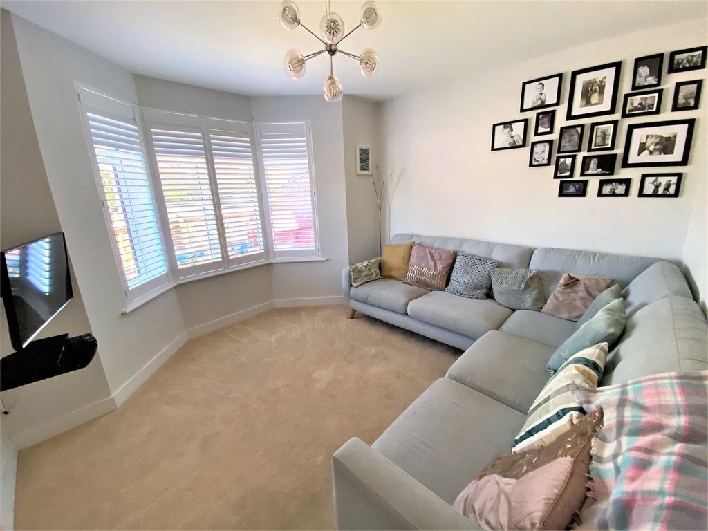 Property photo 2 of 25