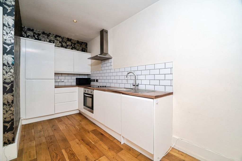 Property photo 2 of 11 Kitchen