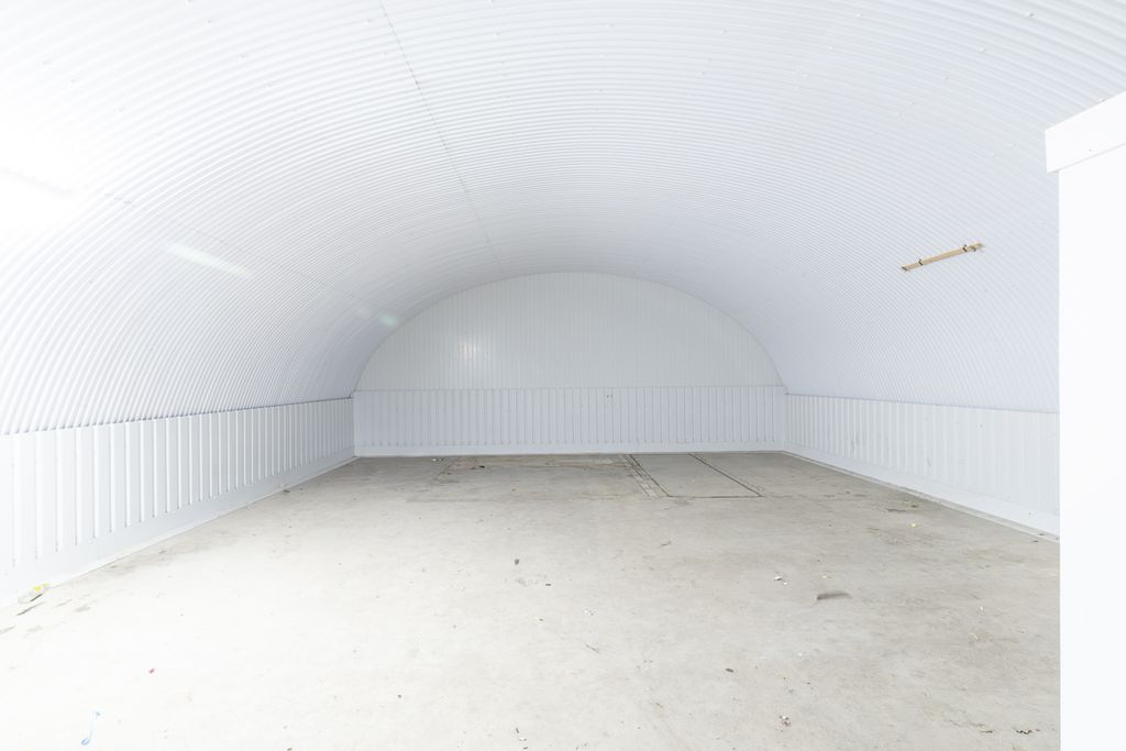 Property photo 2 of 3 An Empty Arch With White Lining And A WC Cubicle To The Front.