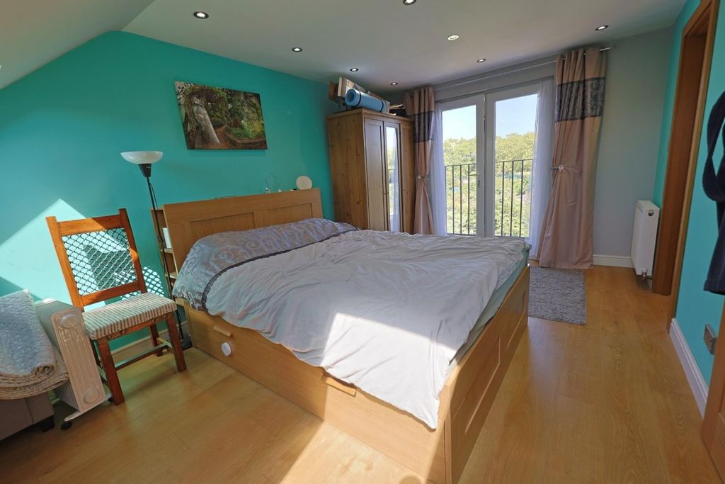 Property photo 2 of 16 4434631