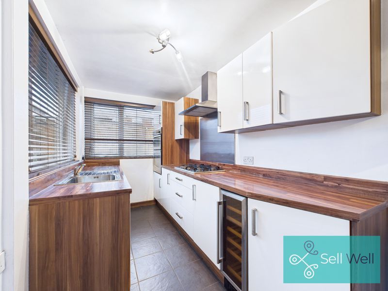 Property photo 2 of 25 Kitchen