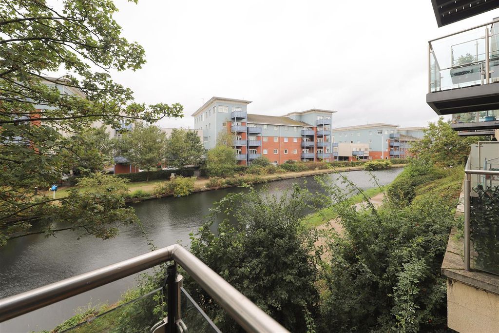 Property photo 1 of 13 Balcony