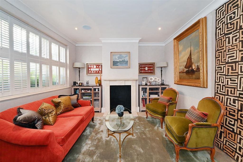 Property photo 2 of 18 12A-Lyall-Mews (2).Jpg