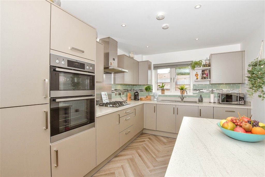Property photo 2 of 9 Kitchen