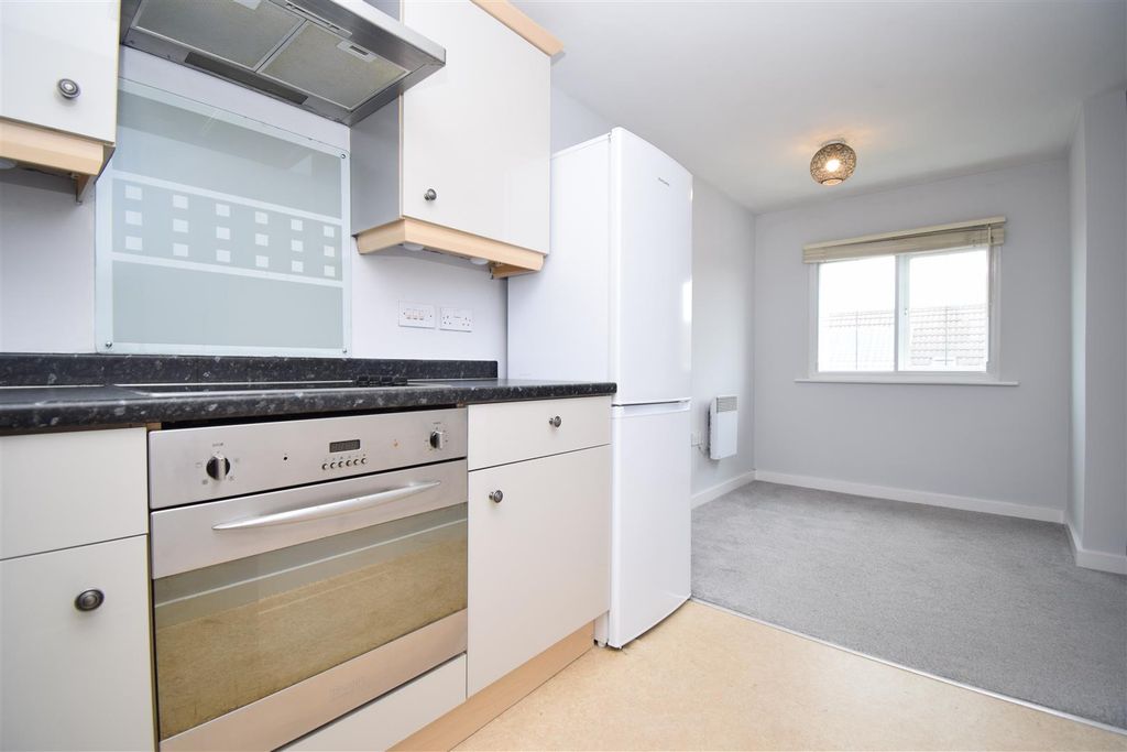 Property photo 3 of 12