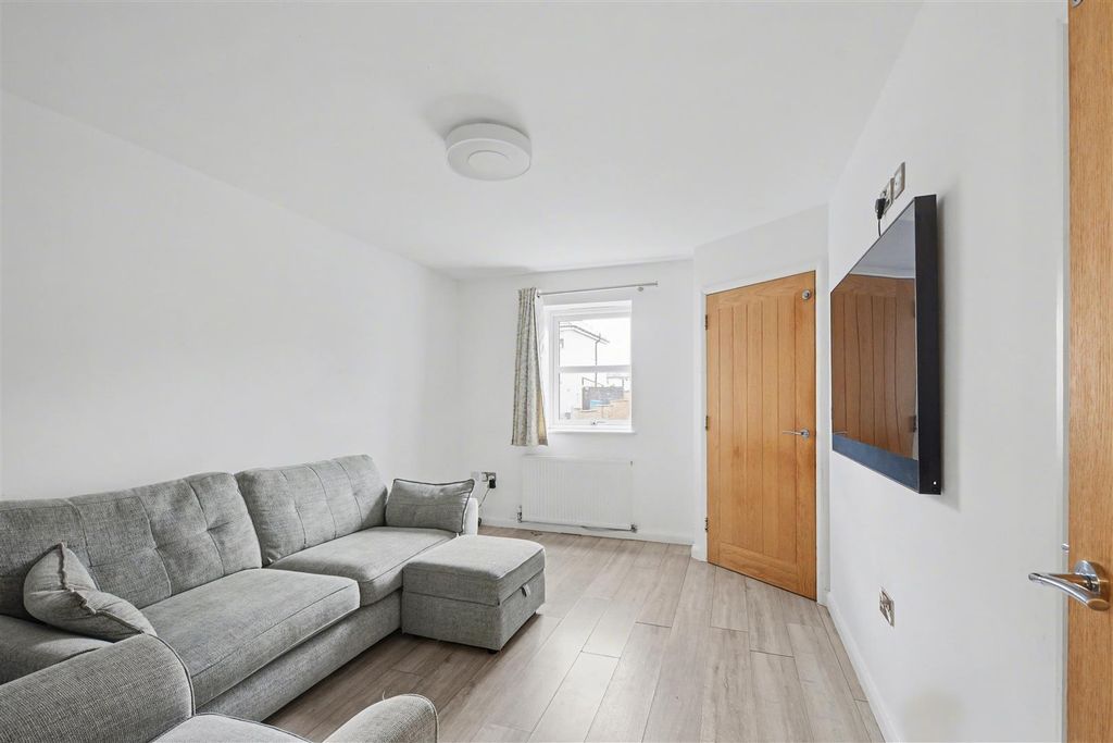 Property photo 2 of 22 Living Room